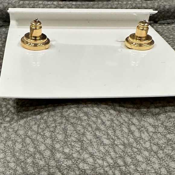 Tory Burch logo stud earrings Gold new - Picture 5 of 7